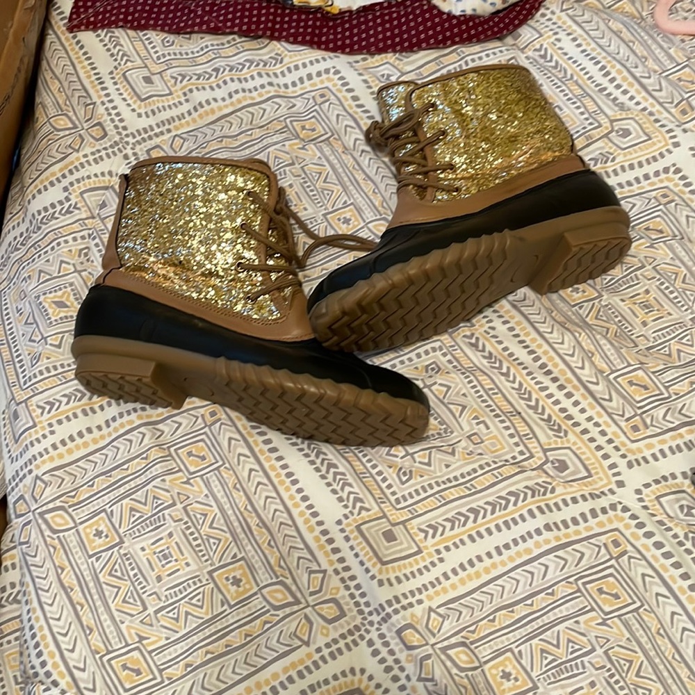 Size 9 rue 21 ETC! Sparkly duck boots worn a few times